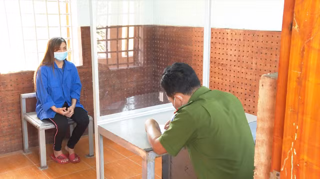 Khởi tố người phụ nữ tạt xăng đốt chết người tình kém tuổi - Ảnh 1.