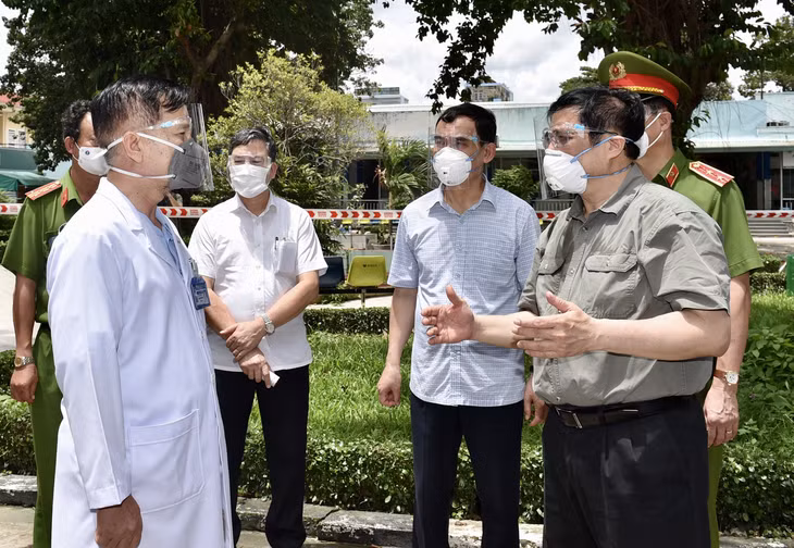 Thủ tướng chỉ đạo quan tâm hơn nữa đến đội ngũ y, bác sĩ chống dịch ảnh 1 Thủ tướng chỉ đạo quan tâm hơn nữa đến đội ngũ y, bác sĩ chống dịch ảnh 1
