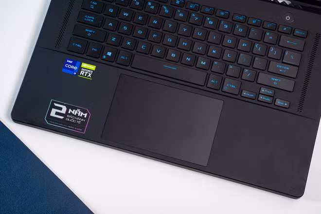 Cận cảnh ASUS ROG Zephyrus M16: Thiết kế mỏng nhẹ, cấu hình cực khủng với Intel Core i9 thế hệ 11 cùng GPU RTX 3070, giá 71.99 triệu đồng - Ảnh 7.