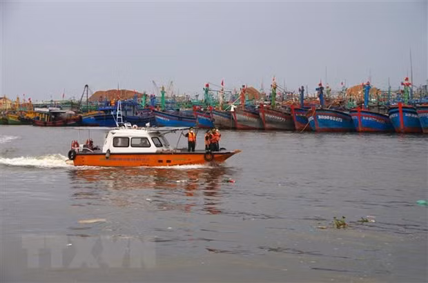 Bao so 6 suy yeu thanh mot vung ap thap, nhieu khu vuc co mua dong hinh anh 2