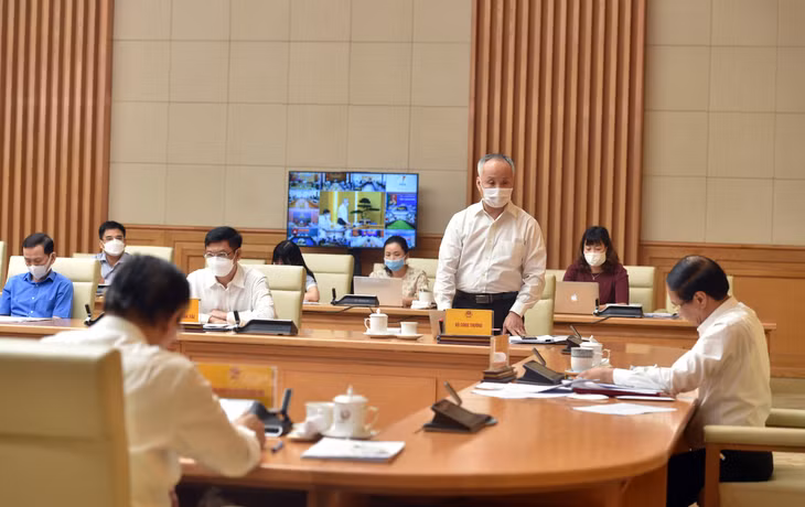 Thứ trưởng Bộ Công Thương Trần Quốc Khánh đặt vấn đề, tại sao Bắc Giang, Hải Dương có thể xuất khẩu suôn sẻ hơn 100.000 tấn vải thiều trong thời gian ngắn trong khi mặt hàng thanh long, dưa hấu thì nay tắc chỗ này mai tắc chỗ khác - Ảnh VGP/Đức Tuân Thứ trưởng Bộ Công Thương Trần Quốc Khánh đặt vấn đề, tại sao Bắc Giang, Hải Dương có thể xuất khẩu suôn sẻ hơn 100.000 tấn vải thiều trong thời gian ngắn trong khi mặt hàng thanh long, dưa hấu thì nay tắc chỗ này mai tắc chỗ khác - Ảnh VGP/Đức Tuân