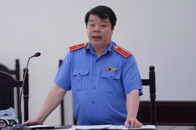 Đại diện VKS công bố luận tội sáng 28/9. (Ảnh: N.H.)