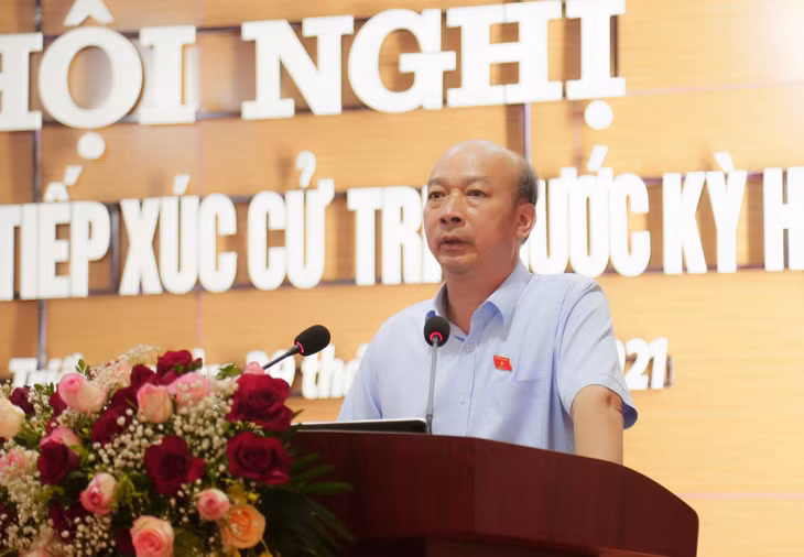 Đại biểu Quốc hội Lê Minh Chuẩn phát biểu tại buổi tiếp xúc cử tri.