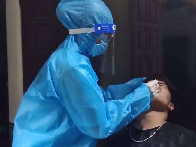 Hà Nam đang dồn tổng lực lấy mẫu xét nghiệm diện rộng cho người dân