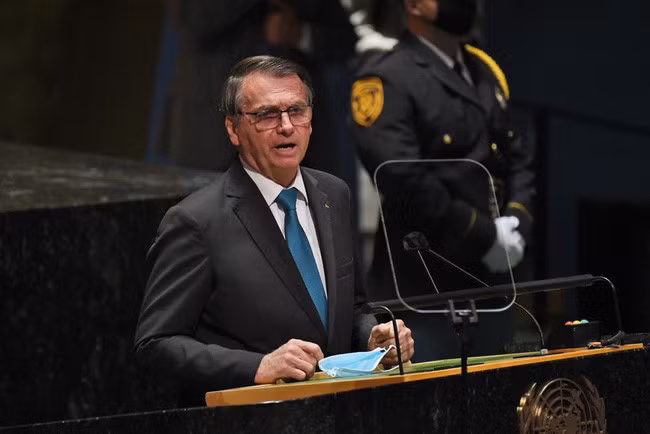 Tổng thống Brazil Jair Bolsonaro phát biểu tại Kỳ họp thứ 76 của Đại hội đồng Liên Hợp Quốc ở New York. (Ảnh: AP)
