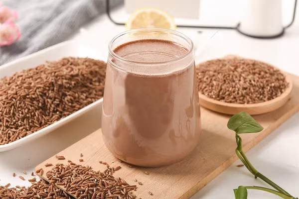 Uống sữa hạt thường xuyên giúp duy trì cân nặng và vóc dáng thon thả.