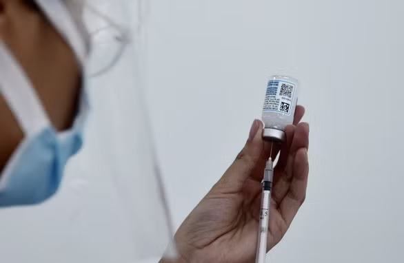 Ca tử vong ở TP.HCM không liên quan chất lượng vắc xin Pfizer - Ảnh 1.