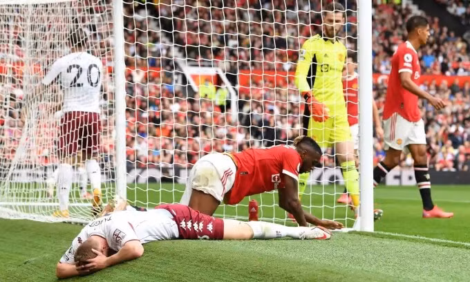 Thất bại khiến Man Utd lỡ cơ hội chiếm ngôi đầu bảng và bị tuột xuống thứ tư. Ảnh: Reuters.