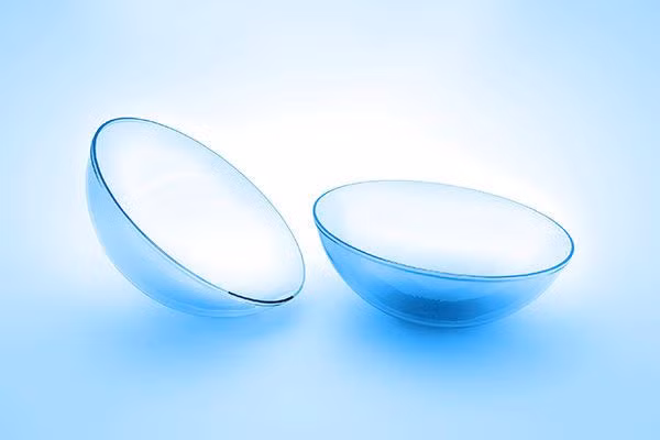 Đeo kính áp tròng ban đêm làm giảm sự tiến triển của cận thị.