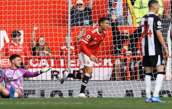 Ronaldo có màn tái xuất như mơ.