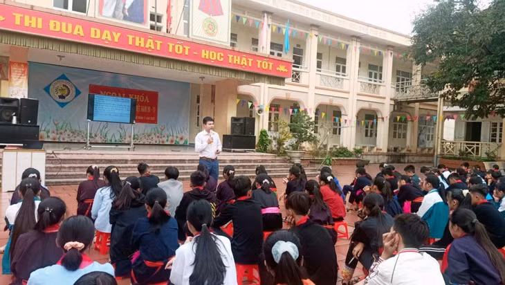 Sở Tư pháp Quảng Ninh phối hợp với các đơn vị tuyên truyền Luật ATGT cho học sinh các trường học trên địa bàn huyện Ba Chẽ.