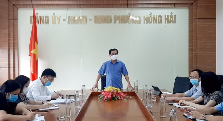 Đồng chí Bùi Văn Khắng, Phó Chủ tịch UBND tỉnh làm việc tại phường Hồng Hải, TP Hạ Long.