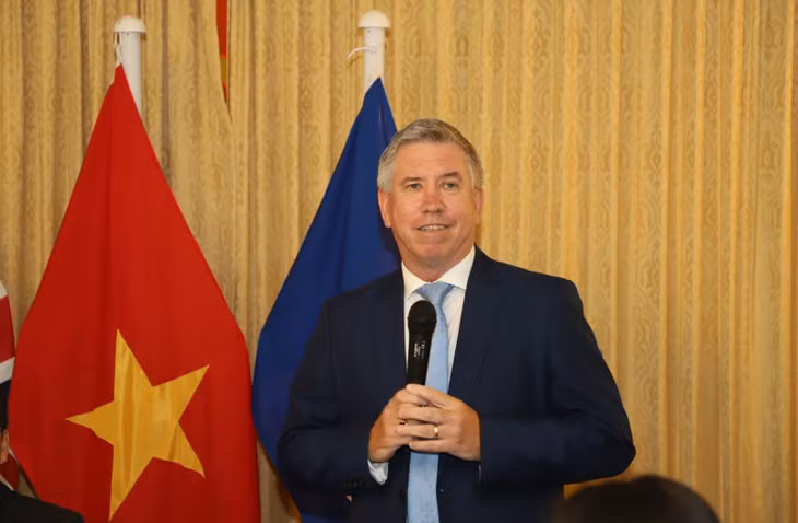 Ông Ian Gibbons, Giám đốc điều hành Hội đồng doanh nghiệp Anh-ASEAN, đưa ra một số tư vấn cho các doanh nghiệp Việt Nam tại Hội thảo.