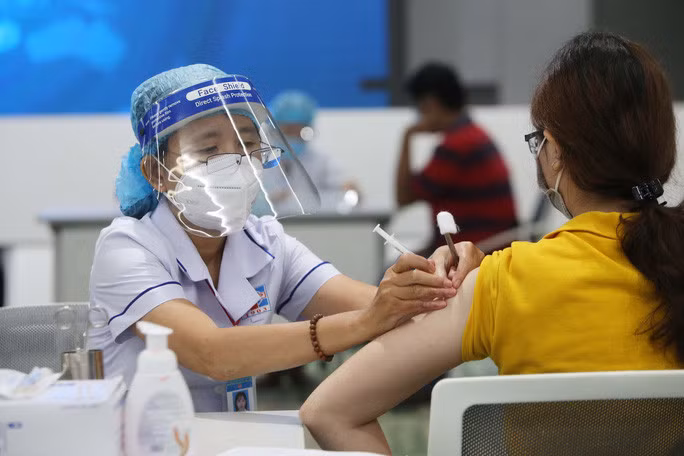 Thủ tướng: Không được thu phí tiêm chủng hay bất kỳ biểu hiện trục lợi nào khác trong việc tiêm chủng vaccine phòng COVID-19 cho người dân Thủ tướng: Không được thu phí tiêm chủng hay bất kỳ biểu hiện trục lợi nào khác trong việc tiêm chủng vaccine phòng COVID-19 cho người dân