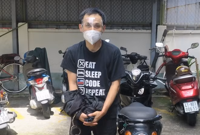 Đối tượng Nguyễn Văn Tiến cùng tang vật.