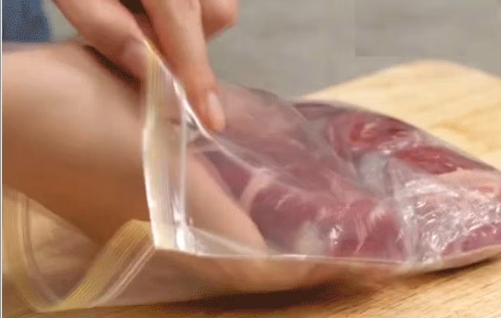 Với cách bảo quản thịt bò đơn giản này, bạn có thể thoải mái tích trữ mà không sợ thịt bò bị hao hụt mỗi khi cần chế biến.