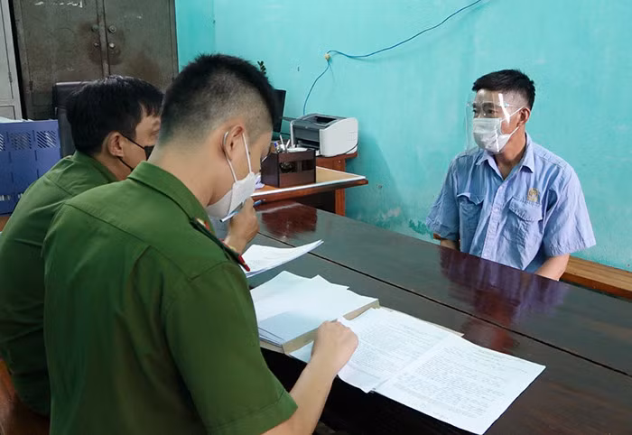 Đối tượng Đinh Xuân Giáo tại cơ quan Công an.