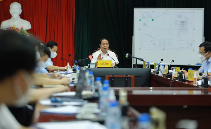 Phát biểu tại cuộc làm việc, Phó Thủ tướng nêu rõ, phấn đấu đến 30/4/2022, đưa tổ máy số 1 của Nhà máy hòa lưới điện - Ảnh VGP/Đức Tuân