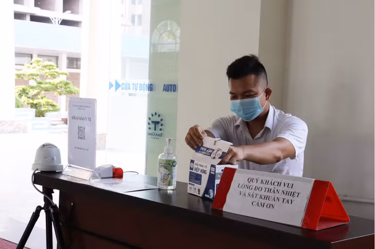 Cảng tàu khách quốc tế Tuần Châu chuẩn bị các điều kiện phòng dịch để đón khách du lịch. Ảnh: Minh Đức