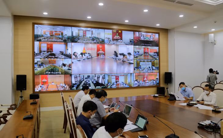 Đại diện các sở, ngành, đơn vị tham dự hội nghị tại điểm cầu UBND tỉnh.