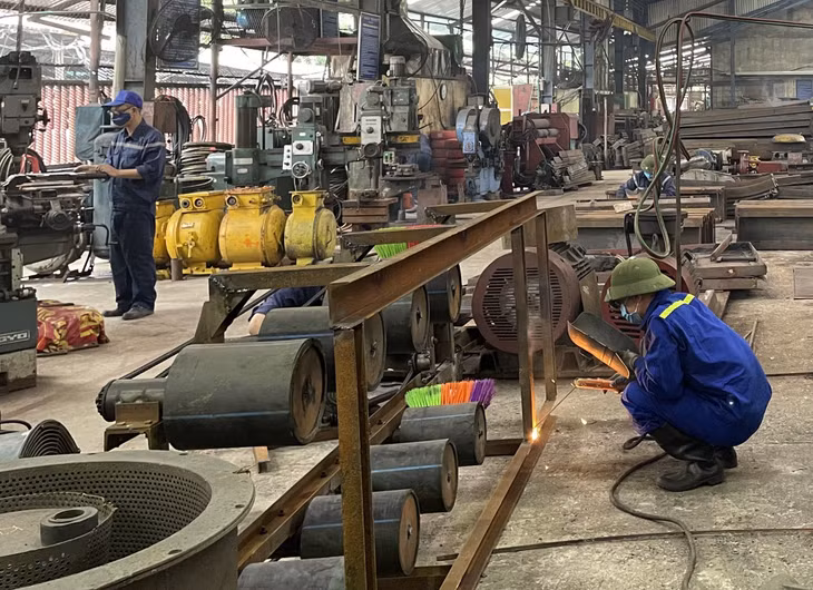 Anh Hoàng Thọ Đăng sửa chữa thiết bị máy rửa ủng.