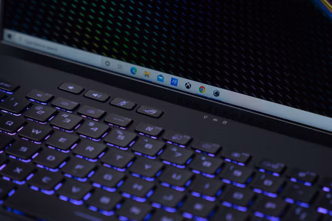 Cận cảnh ASUS ROG Zephyrus M16: Thiết kế mỏng nhẹ, cấu hình cực khủng với Intel Core i9 thế hệ 11 cùng GPU RTX 3070, giá 71.99 triệu đồng - Ảnh 8.