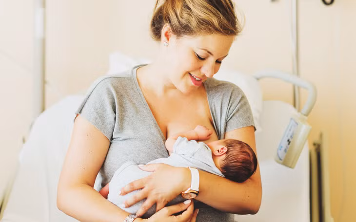 Nuôi con bằng sữa mẹ cải thiện chức năng tim của trẻ sinh non
