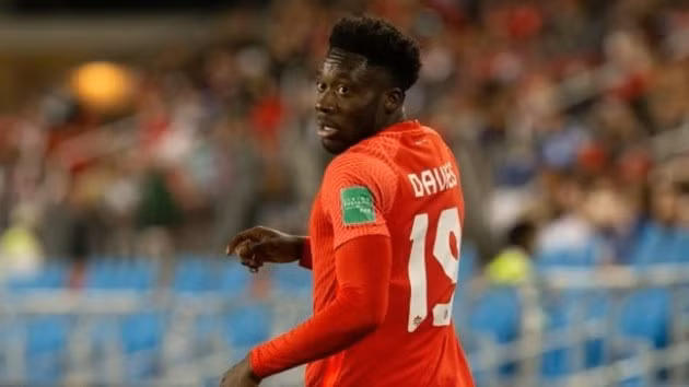 Davies trở về Bayern trong trạng thái không lành lặn.