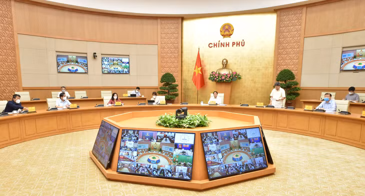 Phó Thủ tướng cho biết, mỗi tháng 1 lần, tổ chức hội nghị như hôm nay để “Chính phủ, các cơ quan Trung ương đồng hành cùng doanh nghiệp cho đến khi phục hồi xong sản xuất kinh doanh” - Ảnh VGP/Đức Tuân Phó Thủ tướng cho biết, mỗi tháng 1 lần, tổ chức hội nghị như hôm nay để “Chính phủ, các cơ quan Trung ương đồng hành cùng doanh nghiệp cho đến khi phục hồi xong sản xuất kinh doanh” - Ảnh VGP/Đức Tuân