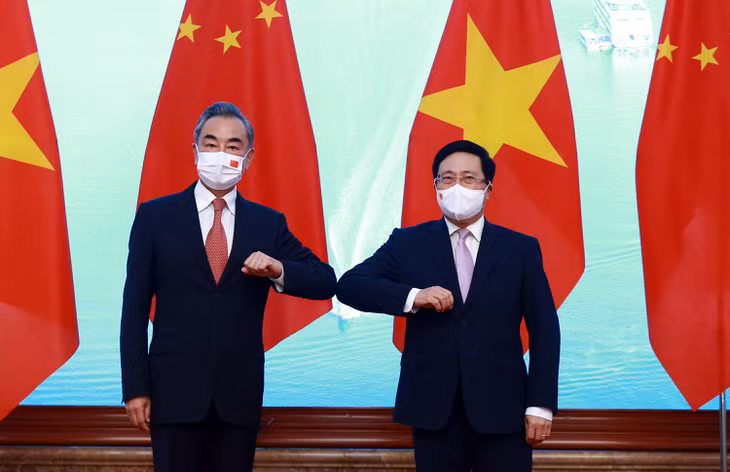 Ủy viên Bộ Chính trị, Phó Thủ tướng Thường trực Chính phủ Phạm Bình Minh cùng Ủy viên Quốc vụ, Bộ trưởng Bộ Ngoại giao Trung Quốc Vương Nghị đồng chủ trì Phiên họp lần thứ 13 Ủy ban chỉ đạo hợp tác song phương Việt Nam-Trung Quốc. Ảnh: VGP/Hải Minh Ủy viên Bộ Chính trị, Phó Thủ tướng Thường trực Chính phủ Phạm Bình Minh cùng Ủy viên Quốc vụ, Bộ trưởng Bộ Ngoại giao Trung Quốc Vương Nghị đồng chủ trì Phiên họp lần thứ 13 Ủy ban chỉ đạo hợp tác song phương Việt Nam-Trung Quốc. Ảnh: VGP/Hải Minh