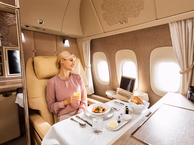 Được nâng hạng miễn phí luôn là mơ ước của những hành khách đi máy bay. Ảnh: Emirates