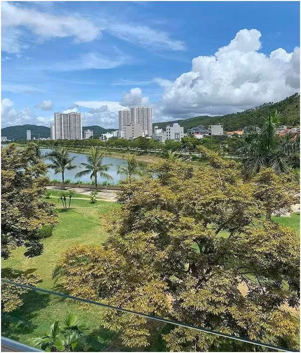 Mảng xanh bao trùm KĐT du lịch Halong Marina.