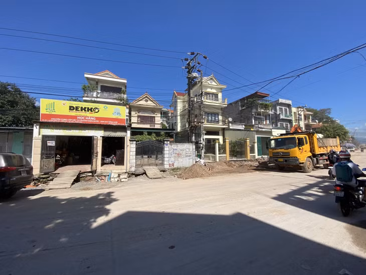 12 hộ dân chưa đồng ý đền bù GPMB là một trong những nguyên nhân chính khiến cho dự án bị chậm tiến độ trong thời gian qua.