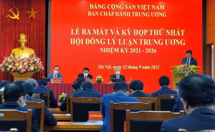 Lễ ra mắt và Kỳ họp thứ nhất Hội đồng lý luận Trung ương, nhiệm kỳ 2021 - 2026. Lễ ra mắt và Kỳ họp thứ nhất Hội đồng lý luận Trung ương, nhiệm kỳ 2021 - 2026.