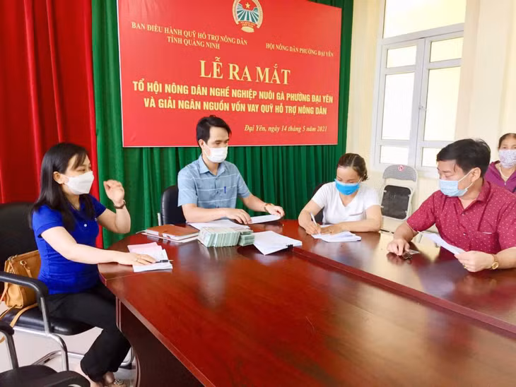 HND tỉnh giải ngân vốn vay Quỹ Hỗ trợ nông dân cho các hội viên nông dân xã Đại Yên (TP Hạ Long), tháng 5/2021.
