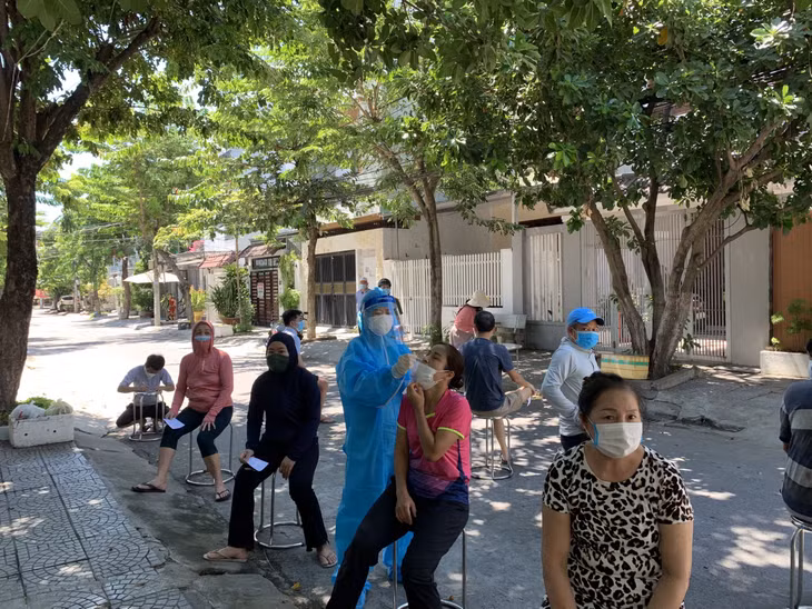 Đà Nẵng xét nghiệm SARS-CoV-2 cho 8 nhóm đối tượng nguy cơ để kiểm soát dịch trong tình hình mới. Ảnh: VGP/Lưu Hương