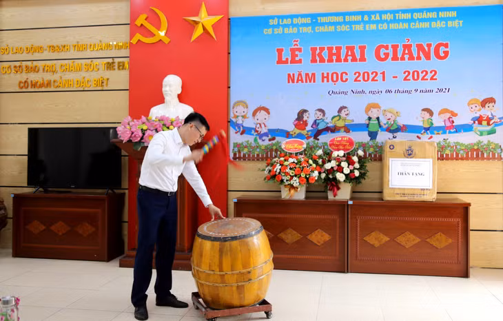 Tiếng trống trường khai giảng năm học mới 2021-2022 tại Cơ sở bảo trợ, chăm sóc trẻ có hoàn cảnh đặc biệt tỉnh Quảng Ninh.