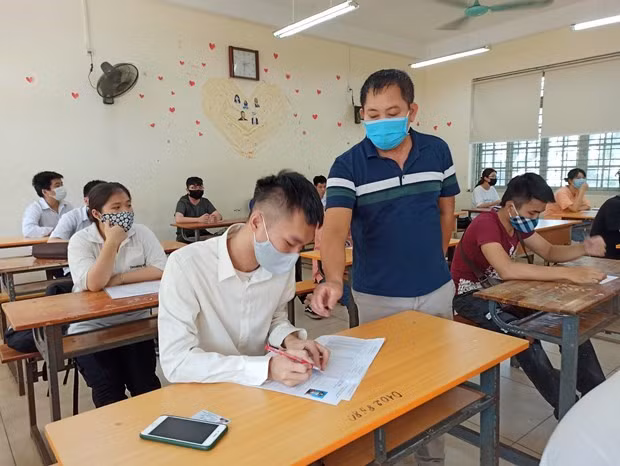 Ha Noi mien 50% hoc phi nam hoc 2021-2022 cho hoc sinh hinh anh 1