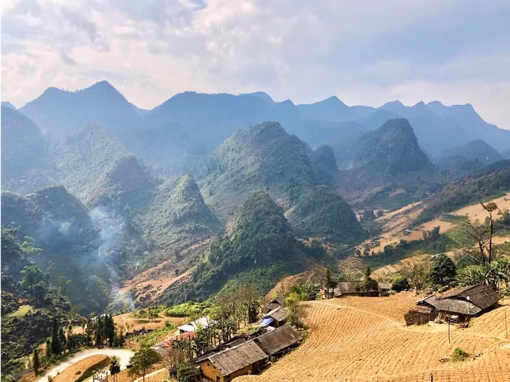 Không chỉ đá núi, cỏ cây, sông nước, con người của mảnh đất Đồng Văn cũng là những pho lịch sử sống về mảnh đất này. (Ảnh: greenestcity.org)