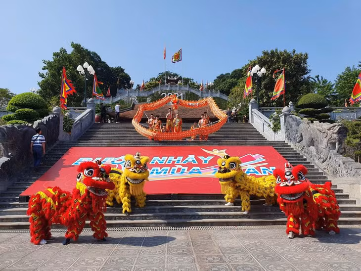 CLB Thành Linh đường tham gia vào chương trình truyền hình "Bước nhảy mùa xuân" do VTV sản xuất nhân dịp Tết Nguyên đán Tân Sửu 2021.