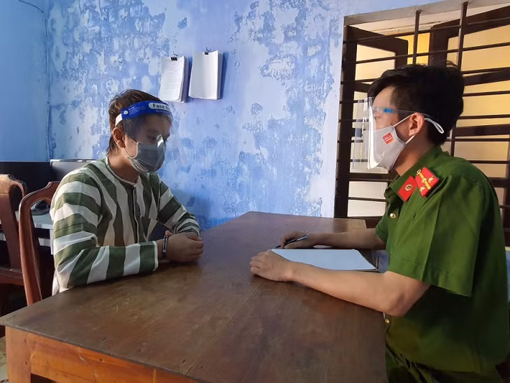 Công an lấy lời khai đối với Ngô Ngọc Mẫn.