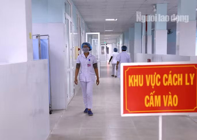 Quảng Bình phát hiện 3 nhân viên y tế ở Ba Đồn nhiễm SARS-CoV-2 - Ảnh 1.