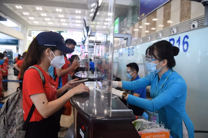 Các hãng hàng không đang được yêu cầu tạm dừng bán vé máy bay nội địa.