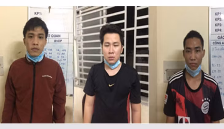 Các đối tượng bị Công an quận Tân Phú tạm giữ.