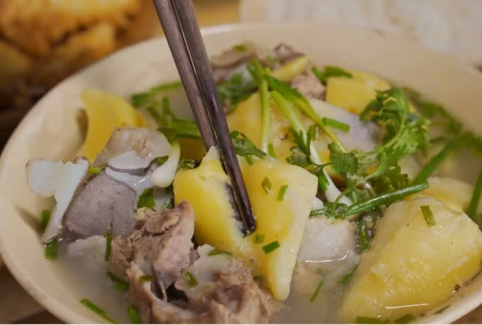 Canh sầu riêng hầm sườn heo.