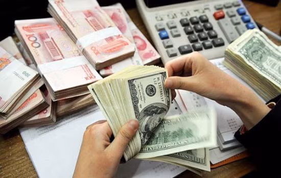 Tỷ giá USD tăng mạnh cả trong ngân hàng và thị trường tự do. Ảnh minh họa.
