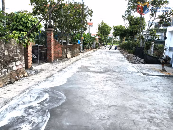 Tuyến ngõ 71, đường Văn Miếu, khu Chùa Bằng, phường Quảng Yên (TX Quảng Yên) hoàn thành đáp ứng nhu cầu đi lại, phát triển kinh tế của người dân.