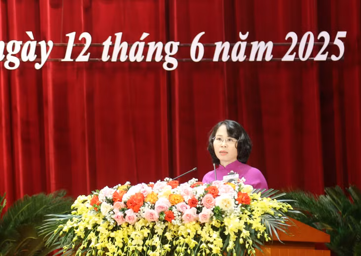 Đồng chí Trịnh Thị Minh Thanh, Phó Bí thư Thường trực HĐND tỉnh, Chủ tịch HĐND tỉnh, phát biểu bế mạc kỳ họp.