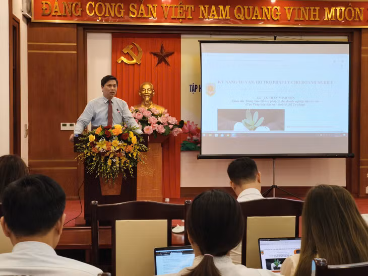 tập huấn kỹ năng hỗ trợ pháp lý cho doanh nghiệp nhỏ và vừa.