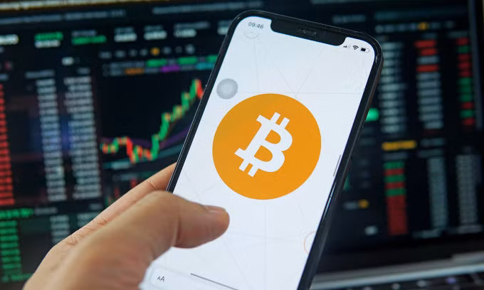 Bitcoin hiện tụt xuống mức giá khoảng 16 nghìn USD, bằng 1/4 so với mức đỉnh tháng 11 năm ngoái. Ảnh: Lưu Quý